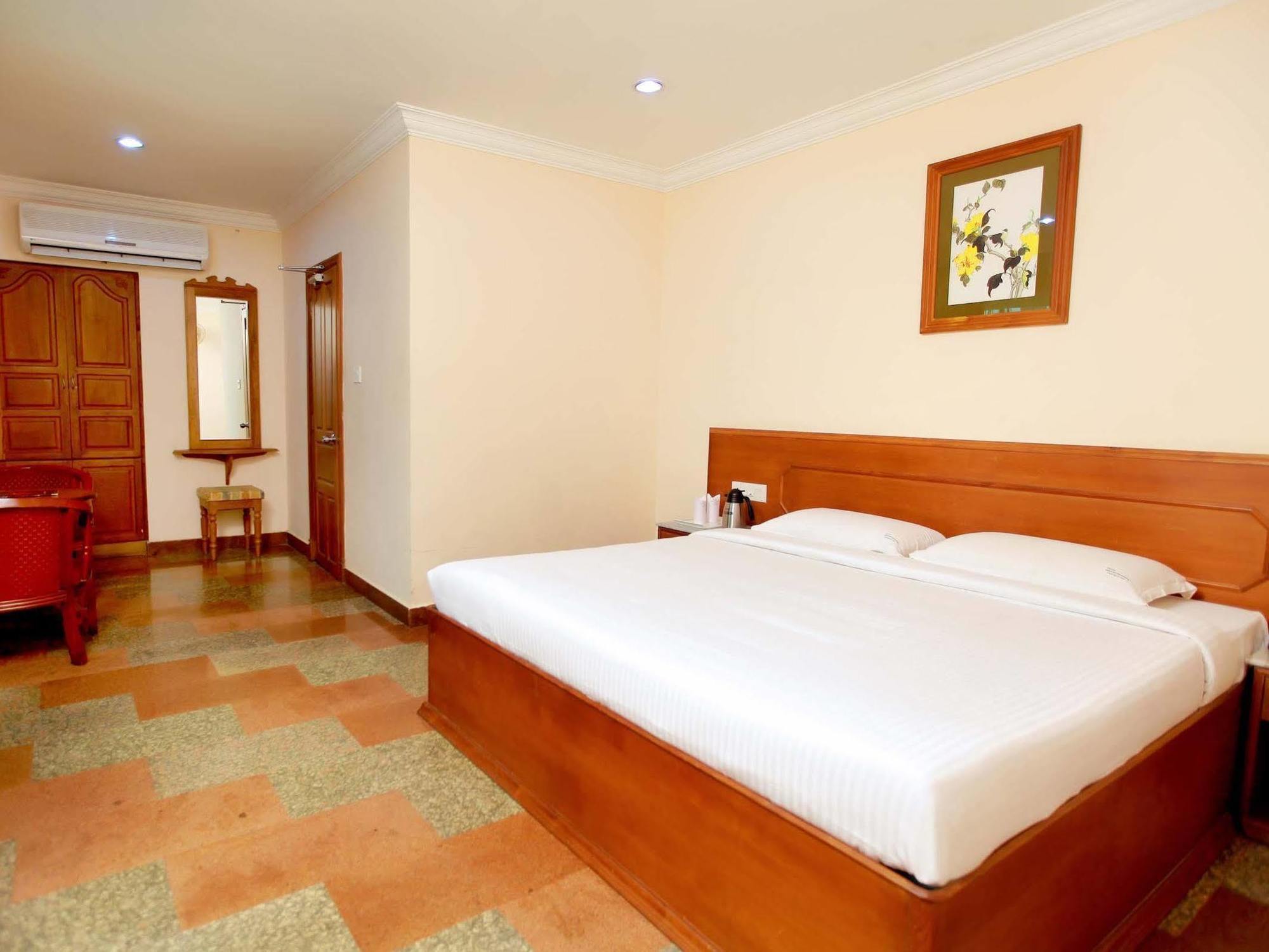 Grand Seasons Hotel Kochi Luaran gambar